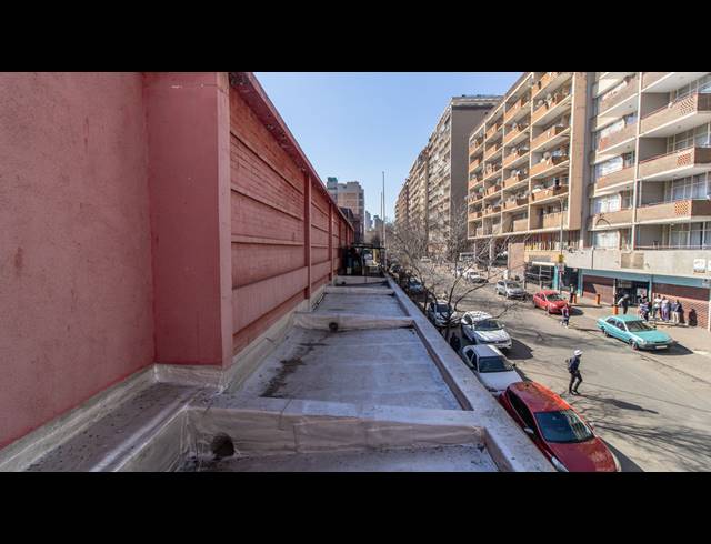 1,250M² BUILDING FOR SALE IN HILLBROW